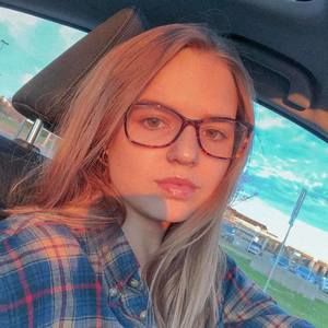 Meet your Posher, Charlotte